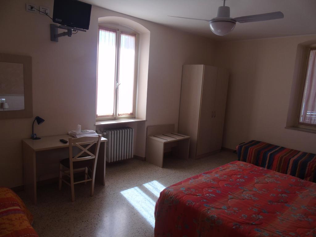 Albergo Grifone 1891 Peschiera del Garda Chambre photo